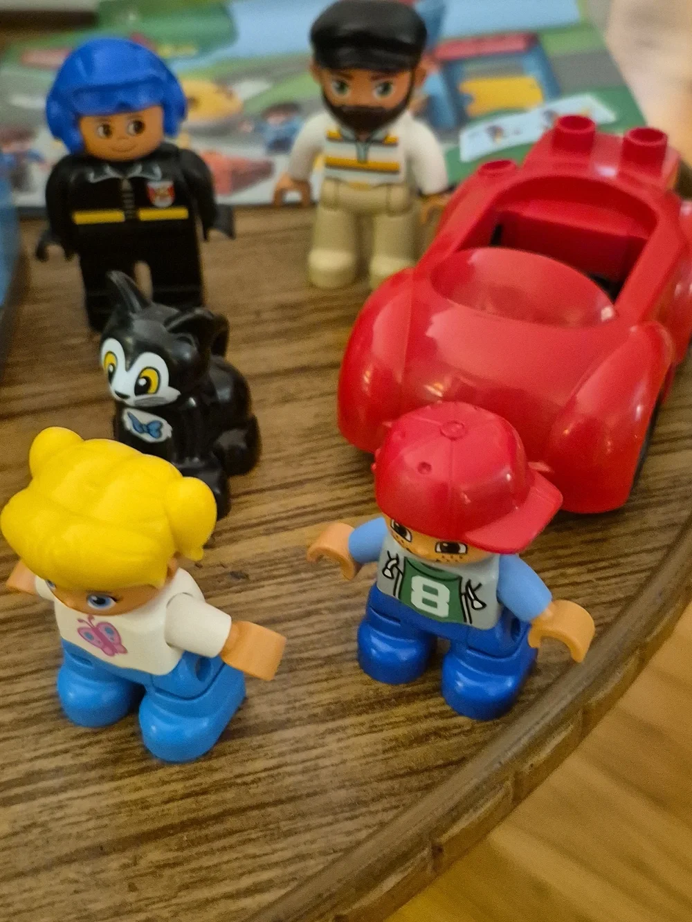 Lego Duplo 20871 Airport Playset - Yellow and Blue Like New 90 % Complete.